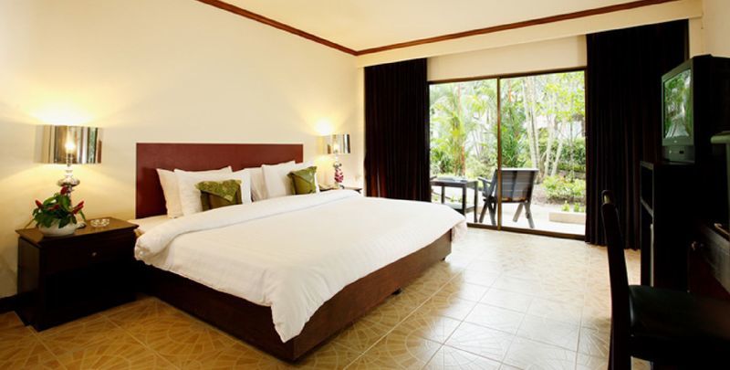 Bamboo Beach Hotel & Spa Patong Екстериор снимка