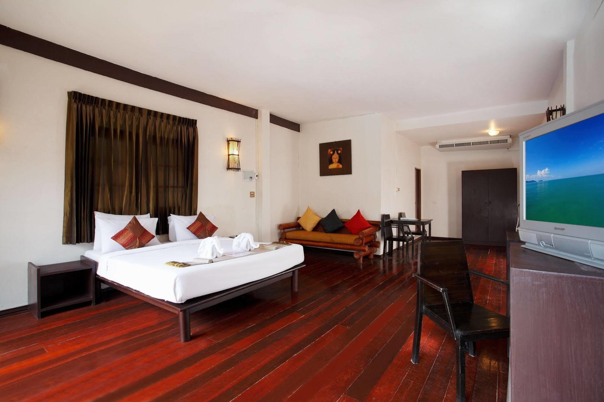 Bamboo Beach Hotel & Spa Patong Екстериор снимка
