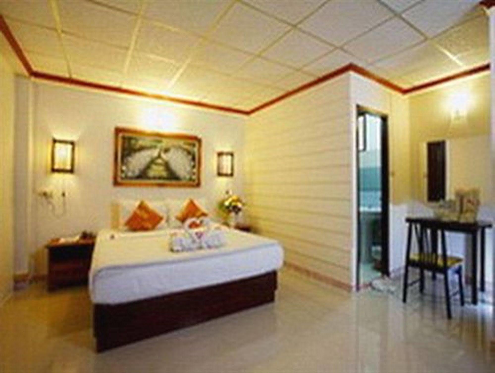 Bamboo Beach Hotel & Spa Patong Екстериор снимка