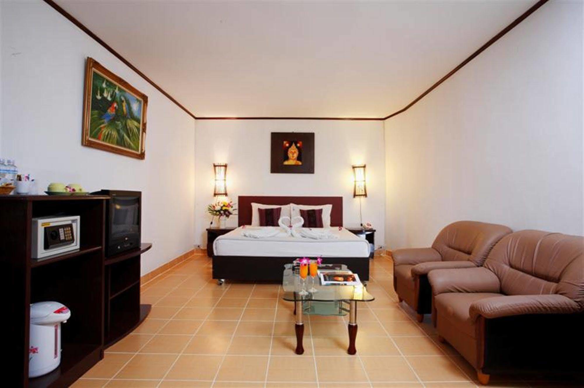 Bamboo Beach Hotel & Spa Patong Екстериор снимка