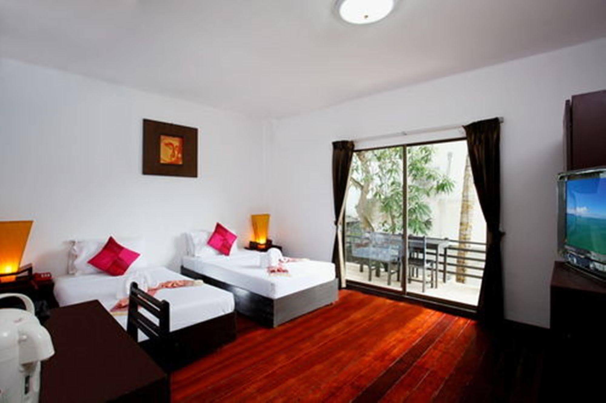Bamboo Beach Hotel & Spa Patong Екстериор снимка