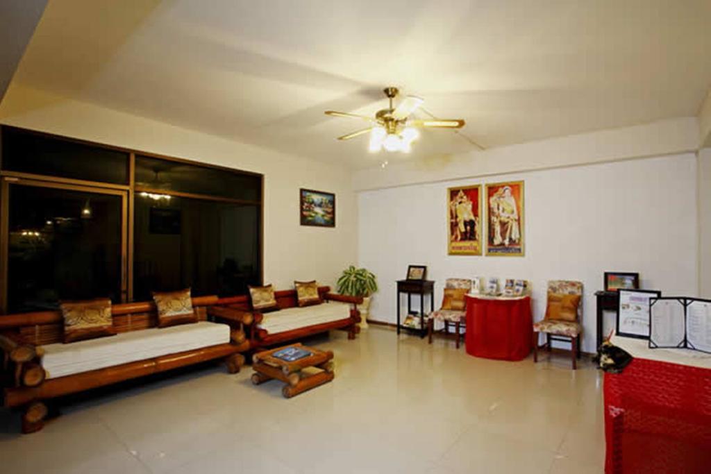 Bamboo Beach Hotel & Spa Patong Екстериор снимка