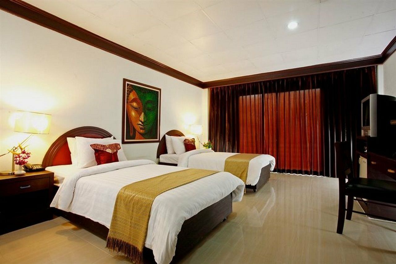 Bamboo Beach Hotel & Spa Patong Екстериор снимка